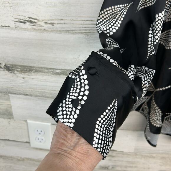 NWT Lane Bryant Long-Sleeve Button-Down Satin Top Women’s Plus Size 28/4X - Picture 3 of 9